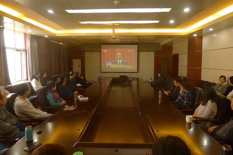 2018.03.05观看全国代表大会十三届一次会议 (2).jpg