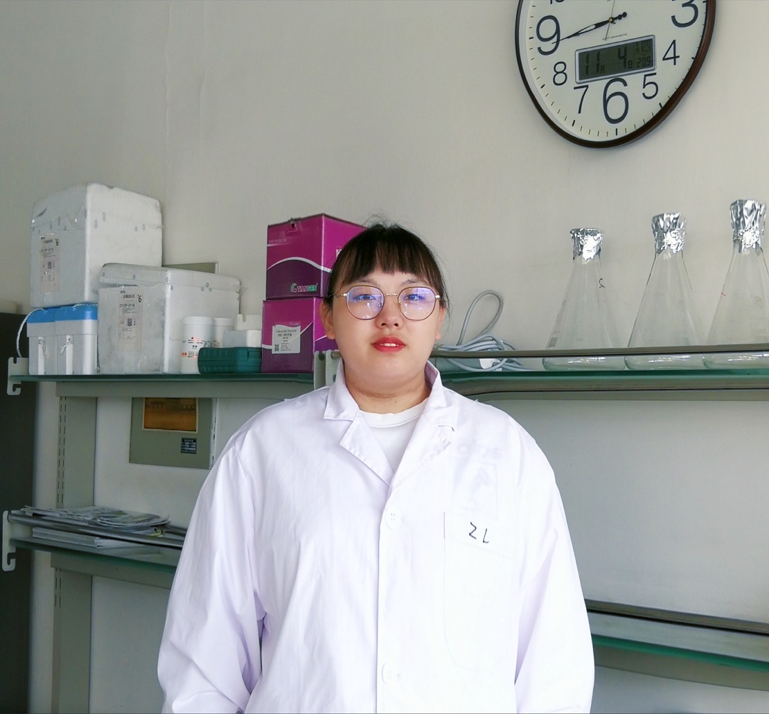 1636346155246008943.jpg 赵玲-工作照-.jpg